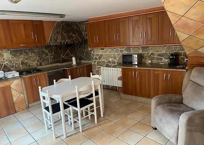 La Casa De La Abuela Pobra Do Caraminal